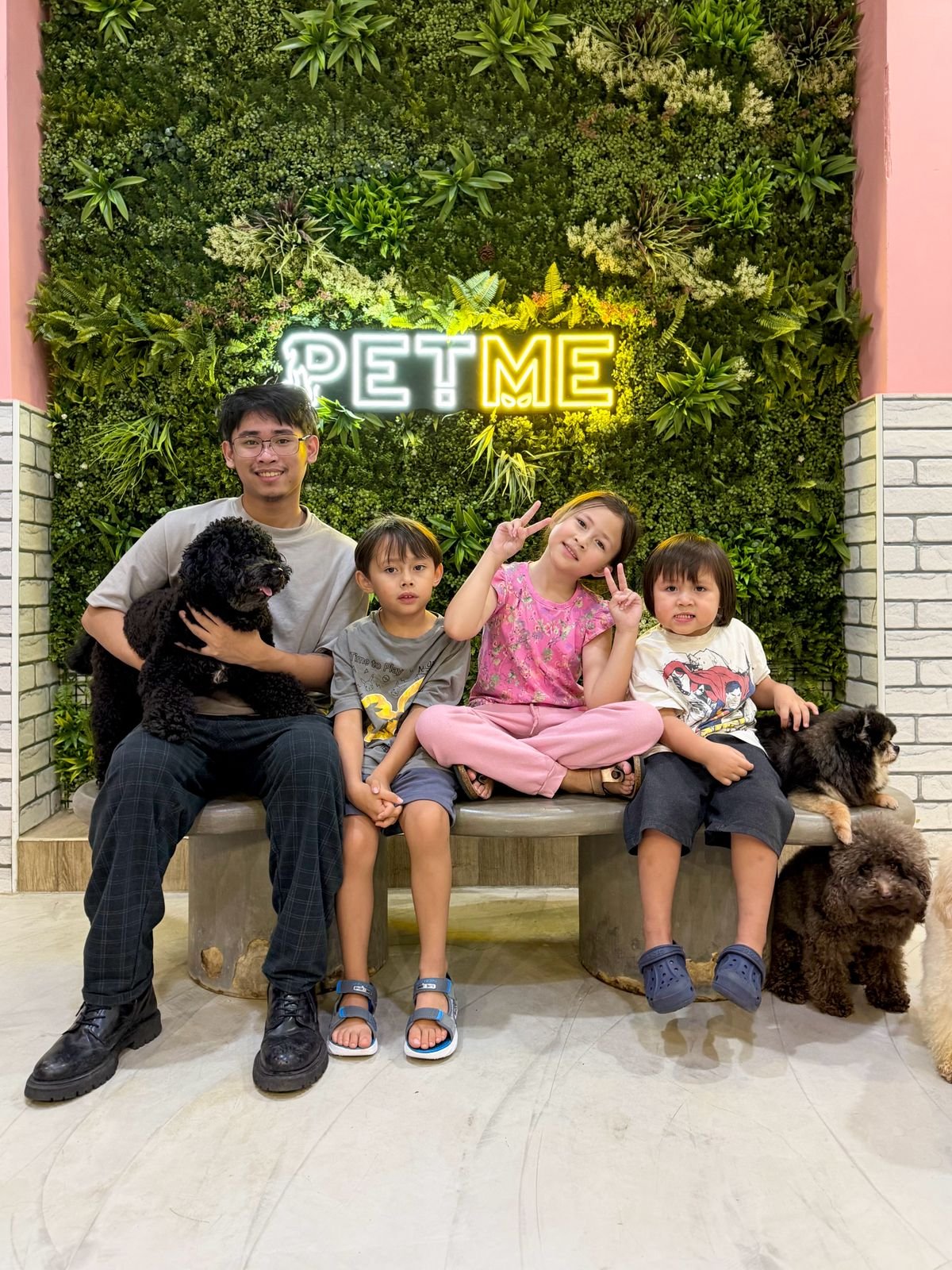Pet care session at PETME Dubai